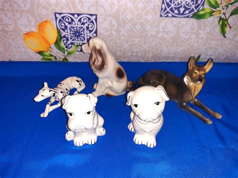 különböző méretű kutyák alvás közben