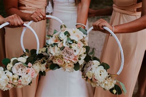 koszorúslányok és koszorúslegények