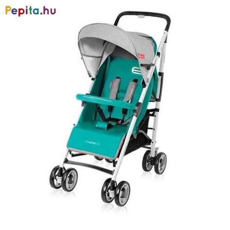 Modern babakocsi városi környezetben