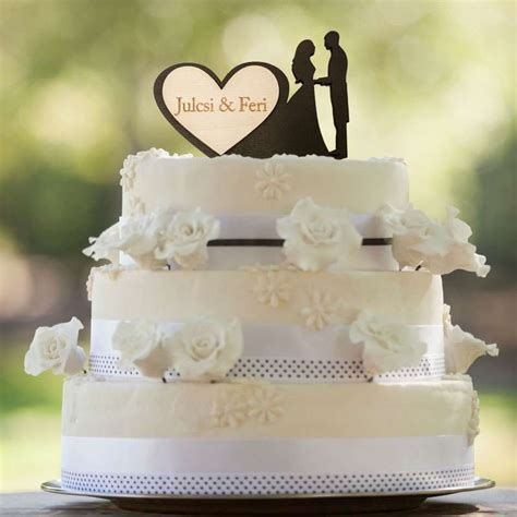 Esküvői tortadíszek különböző stílusokban