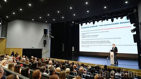 Robot előadást tart a Debreceni Egyetemen