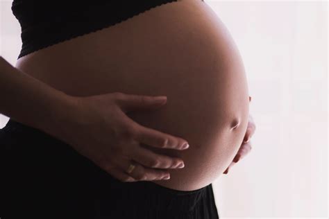 Terhes nő ultrahang képpel