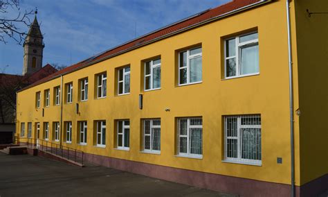 iskola és bölcsőde épülete