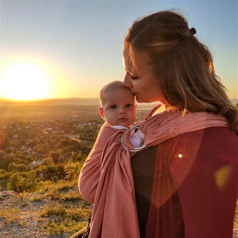 Liliputi karikás kendő használata elöl és csípőn