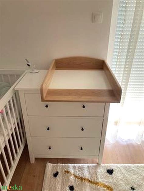 gyűjtemény különböző mintájú pelenkázó alátétekről