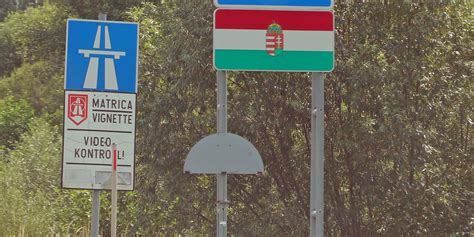 Autópálya matrica tábla