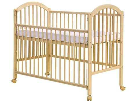 Bölcső és rácsos kiságy összehasonlítása