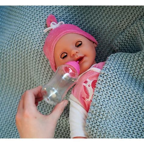 Baba cumisüveggel és kamillateával