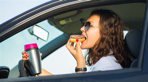 Gyermekek ivás közben