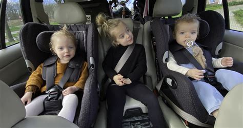 Gyermekülés menetiránnyal szemben elhelyezve az első ülésen, légzsák kikapcsolva