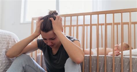 A szülés utáni depresszió tüneteinek illusztrációja