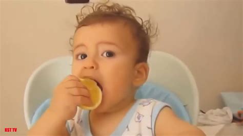 babák először kóstolnak citromot