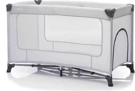 Gyermek játszik a Fillikid Nizza utazóágyban