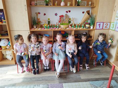 gyermekek csoportban, óvodában