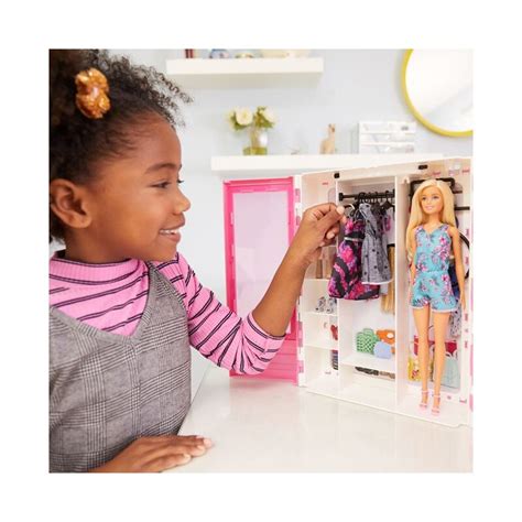 Baba ruhásszekrény rendezve