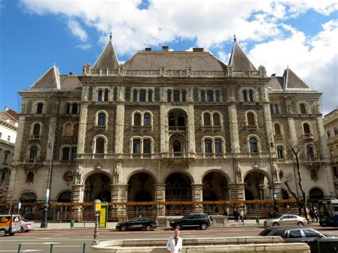 Az Állami Bábszínház épülete az Andrássy úton