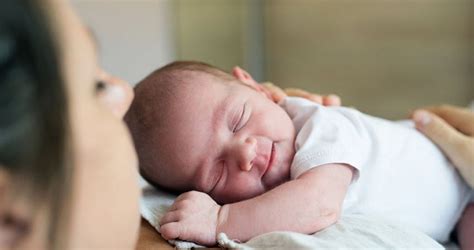 Baba altatása napirenddel