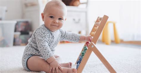 6 hónapos baba játék közben