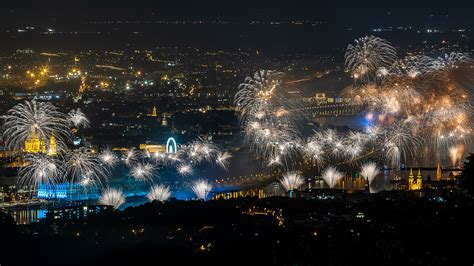 Tűzijáték és újszülött