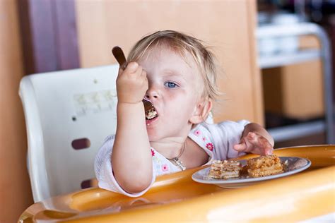 Csecsemő táplálása gyümölcsökkel