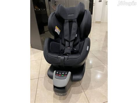 Gyermekülés rögzítése ISOFIX rendszerrel