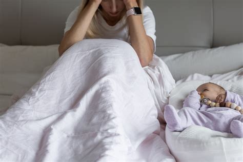 illusztráció a szülés utáni depresszió tüneteiről