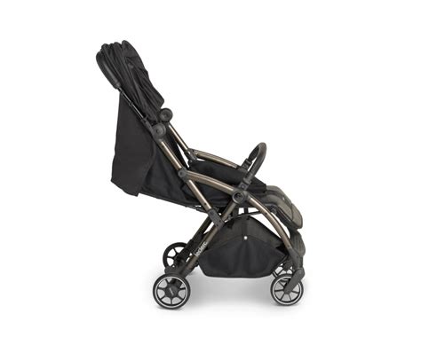 Ábra a Mamakidds babakocsi összecsukó mechanizmusának helyéről