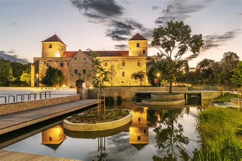 Várpalota Város Önkormányzata épülete