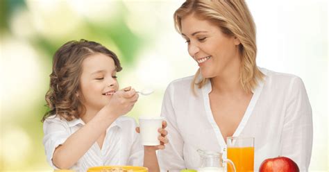 Gyerekek tejtermékeket fogyasztanak