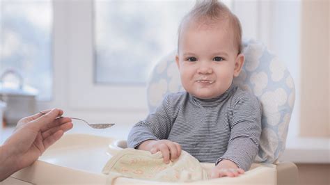 Baba étkezőasztala anyatejjel