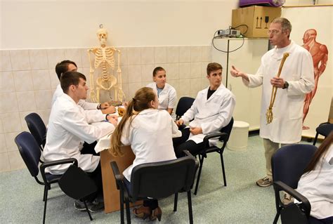 Csecsemő gyógytornász