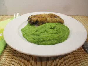 Zöldborsó püré cukkival és csirkemellel