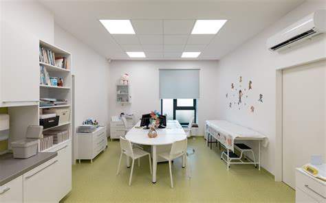 Gyermekorvosi rendelő várója