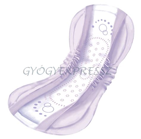 nő a baba mellett, aki inkontinencia betétet használ