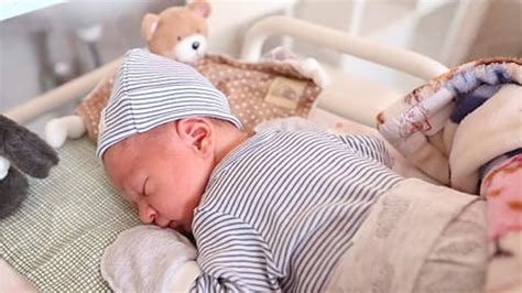 Csecsemő egy bölcsődében