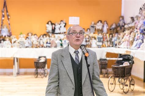 porcelánbabák kiállításon