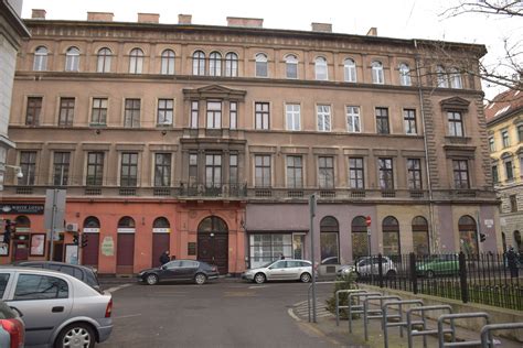 Lövölde tér és a bölcsőde épülete