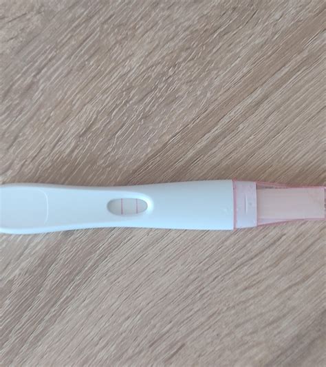 A terhességi teszt két csíkkal