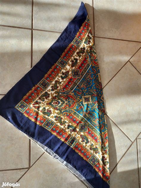 Különböző színű hajmosó sapkák