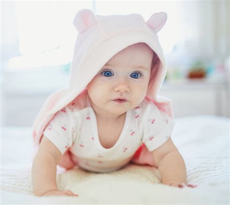 Csecsemő hasfájással