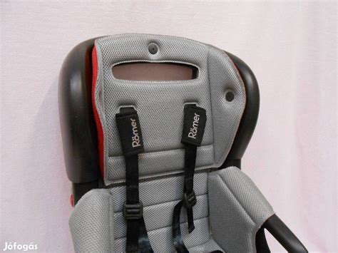 Illusztráció a gyermekülés helyes bekötéséről