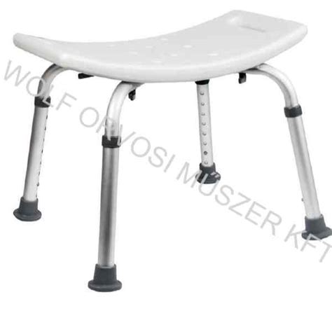 Fürdetőszék kádra helyezve