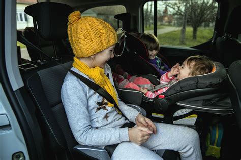 Gyerekülés elhelyezése és bekötési módjai