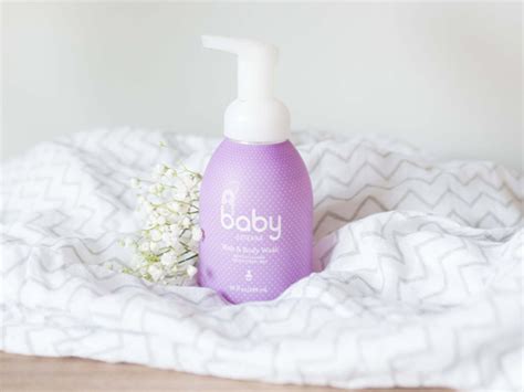 Baba bőrének kíméletes tisztítása törlőkendővel