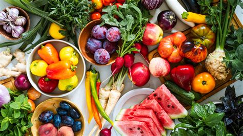 Színes zöldségek és gyümölcsök