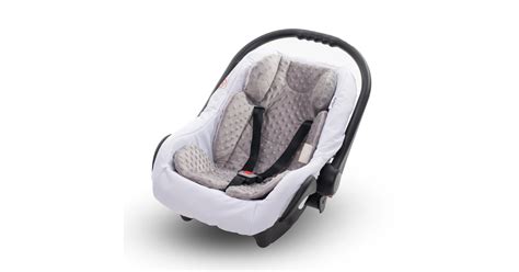 Újszülött hordozóbetét behelyezése babahordozóba