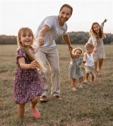 Nagycsaládos anya és gyermekek