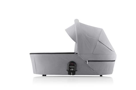 Mózeskosár a babakocsiban