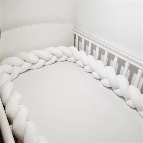 Kézzel készített fonott rácsvédő részletei