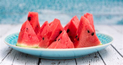 Görögdinnye szeletek tányéron